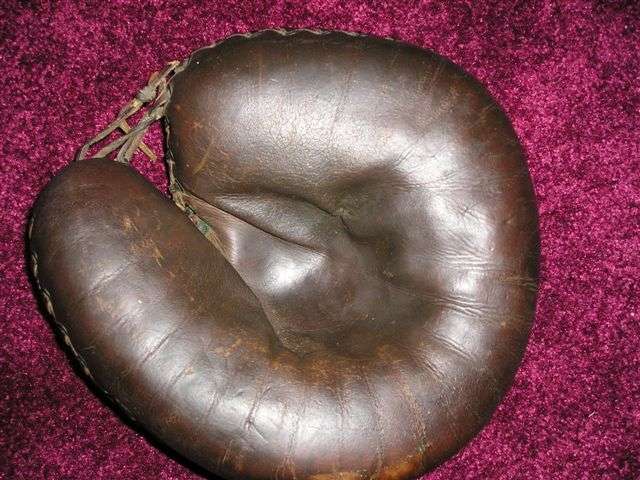 D&M Decker Patent Catchers Mitt Front